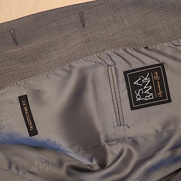 EUC Jos. A. Bank 100% Wool Signature Gold Traditional Fit Suit - Picture 3 of 17